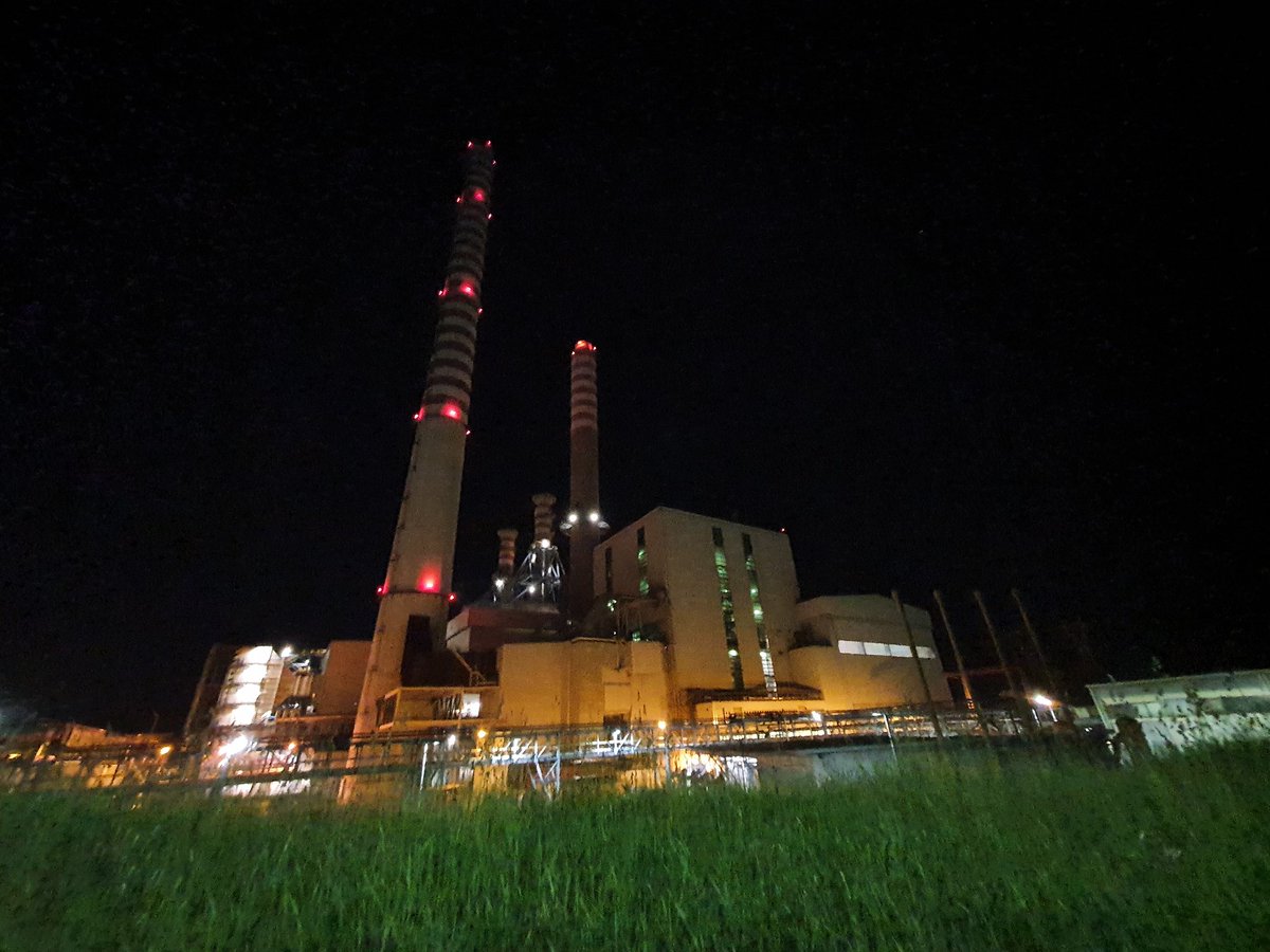 JamesIllman13's tweet photo. Sandwich spot with a view - a massive power station! #ItalyDivide https://t.co/xOMSObcw4O