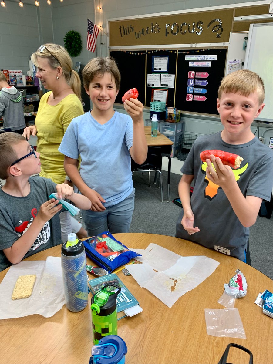 hescubcats's tweet photo. Fourth Grade culminated their novel study of "Sadako and the Thousand Paper Cranes" written by Eleanor Coerr with a Japanese Festival this afternoon. They made cherry blossom art, candy sushi rolls and kimono doll bookmarks! https://t.co/Iv83zTKeRa