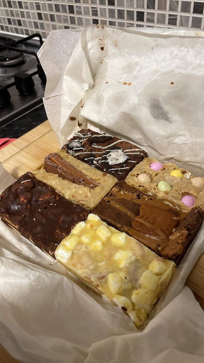 Brownie treats from my student <a href="/lydia_pouncey/">lydia</a> nom nom nom 🤤 (although should be me thanking her for all the hard work she’s put in in the lab!)