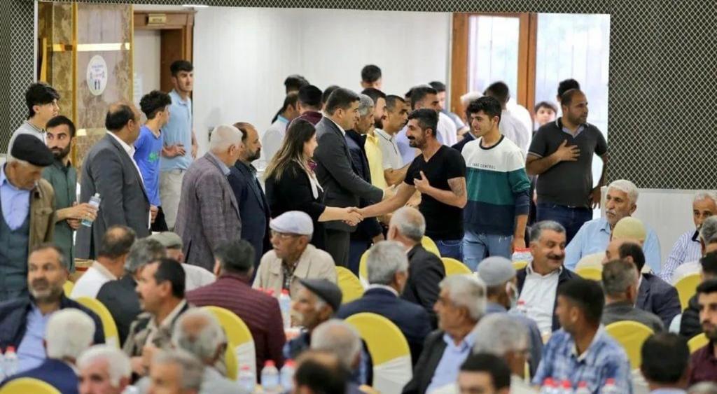 DemBismil21's tweet photo. İftar ve Mevlüt programına bizi yalnız bırakmayan bütün halkımıza sonsuz teşekkür ederiz https://t.co/JbJWbW4bpH