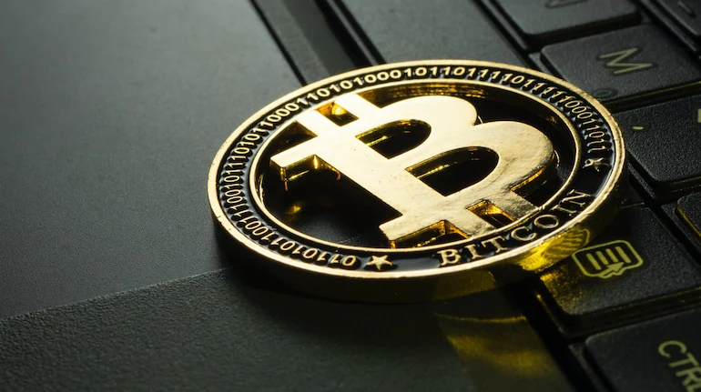 cadyn56's tweet photo. Cryptocurrency Prices Today April 27: Bitcoin slumps, Dogecoin biggest laggard
Bitcoin's price is currently Rs 31.15 lakh, with a dominance of 41.22 percent. This is a 0.03 percent decrease over the day https://t.co/t8pGkTpio2