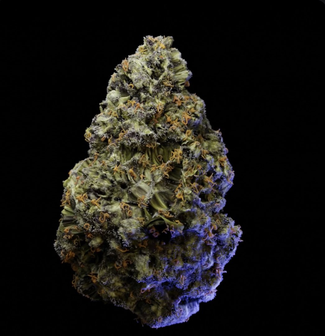 spyrinft's tweet photo. Today is my birthday and my boy @IVRunning blessed me with my first NFT, a beautiful nug from @look_labs buds. I’ve been smoking for a minute now and Bruce Banner is one of my favorite strands. Cant wait to keep making memories with my boy 🍃 https://t.co/F0qk9hcbkm