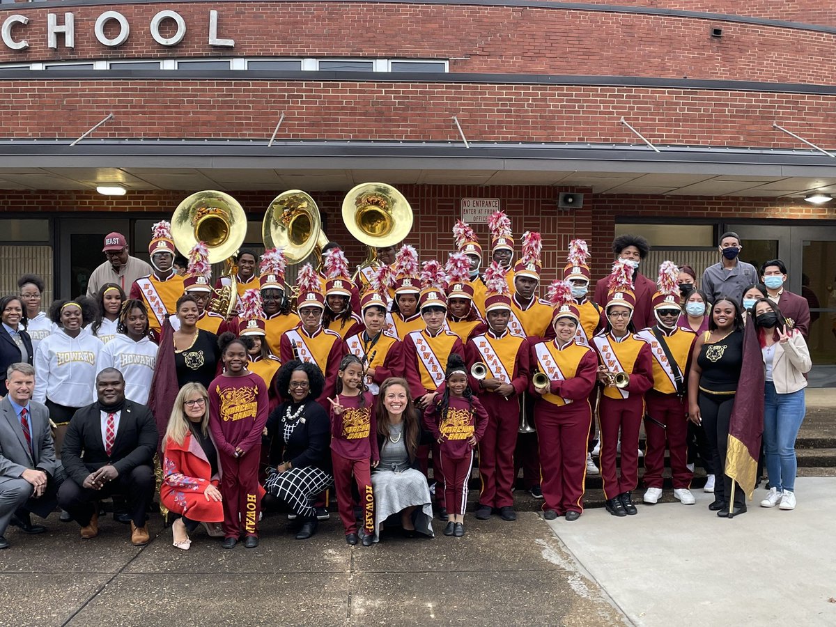 SchwinnTeach's tweet photo. Tennessee children deserve every opportunity to grow, learn and achieve. Our elected officials made a clear commitment to student success by approving TISA and $1 billion in new funding for students, the largest recurring investment for public education in our state’s history. https://t.co/TB7WH6UcCW