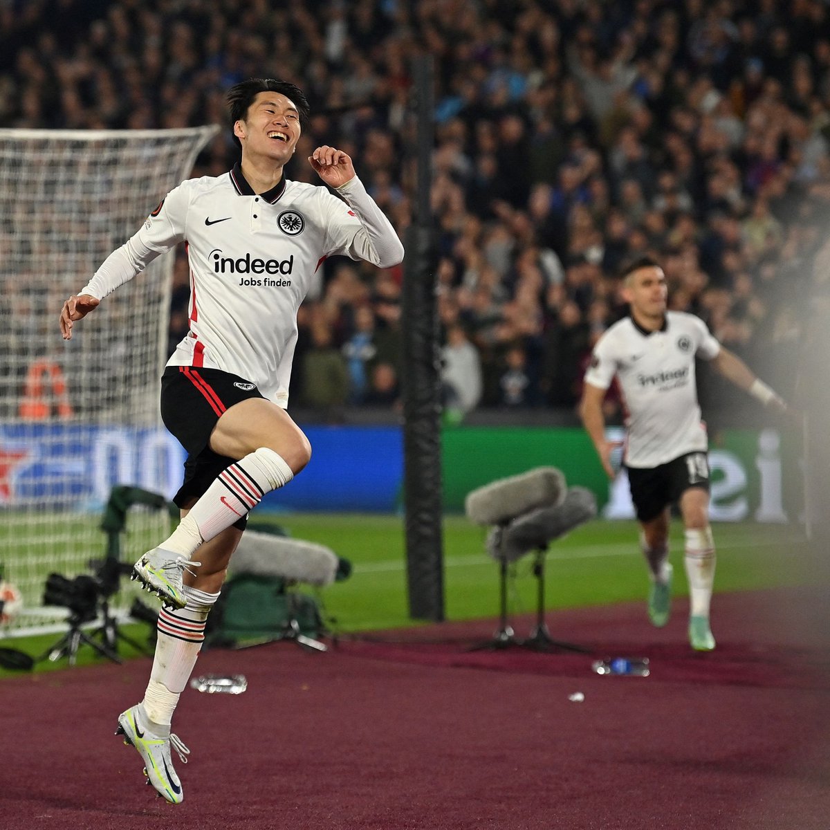 EuropaLeague's tweet photo. Kamada nets his 5th Europa League goal of the season! 👏
#UEL https://t.co/VEmNyWFFnb