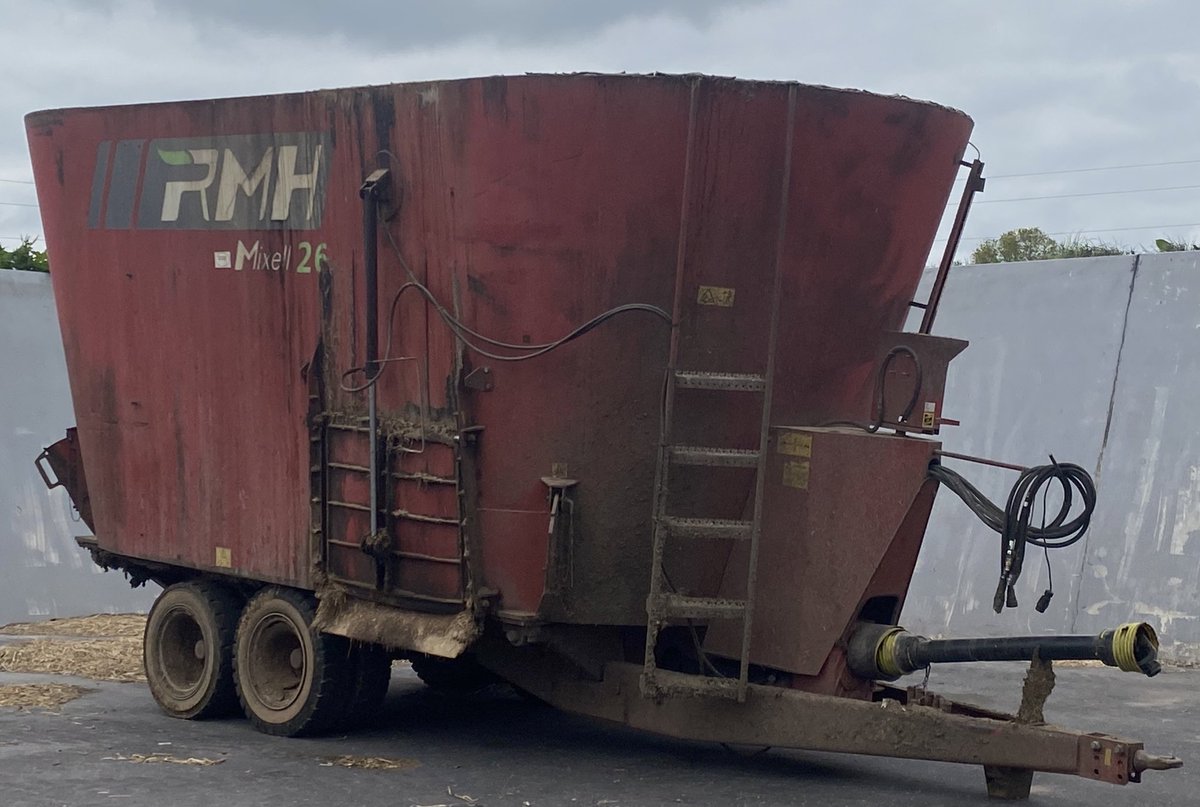 HefinR's tweet image. Retirement….has there ever been a more bombproof mixer wagon than the RMH…? 14 yrs and around 120,000t of mixed ration conservatively it has mixed around £8.5 million worth of feed! Original gearboxes and augers…#Teamdairy