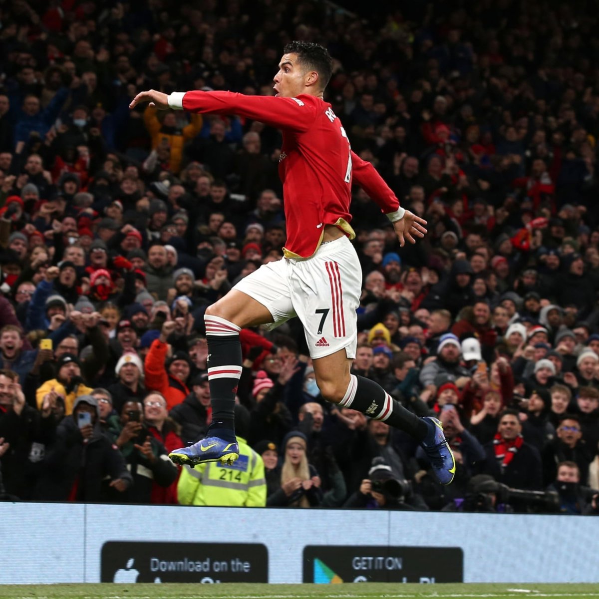 ¿Sublíder goleador de la Premier League a los 37 años de edad y con esta lamentable versión del Manchester United? Es que es para ponerle una estatua en Old Trafford. Y luego te encuentras a los que dicen que Cristiano Ronaldo ha sido el problema de Los Red Devils, JA. ÍDOLO.