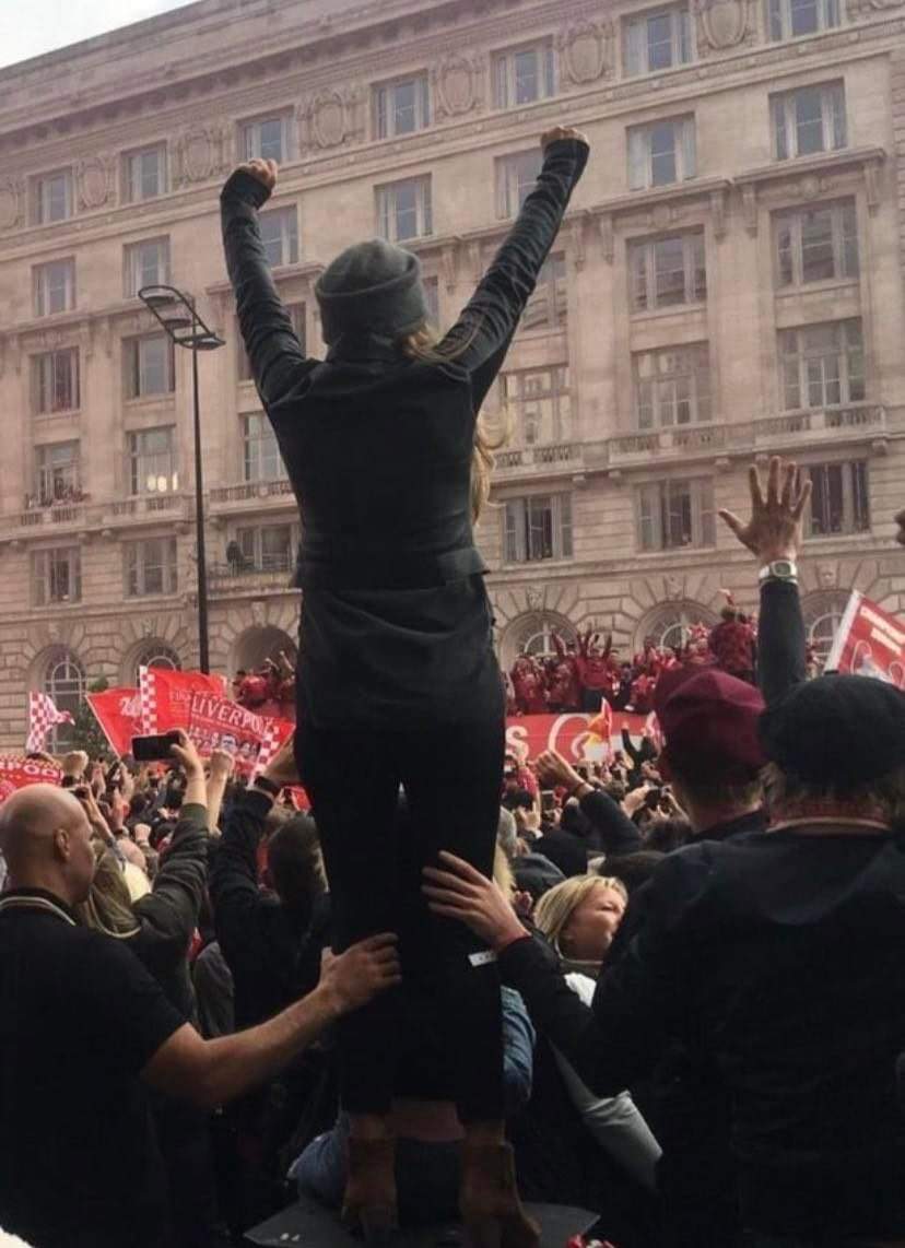 KopGirl74's tweet image. ❤️🎵I’m so glad - that Ulla loves the Scouse, 
I’m so glad that she’s not moving house…

Ulla said to Jurg (yanno),
She doesn’t want to leave (yanno) she said no…

I’m in love with her and I feel fine 🎵❤️