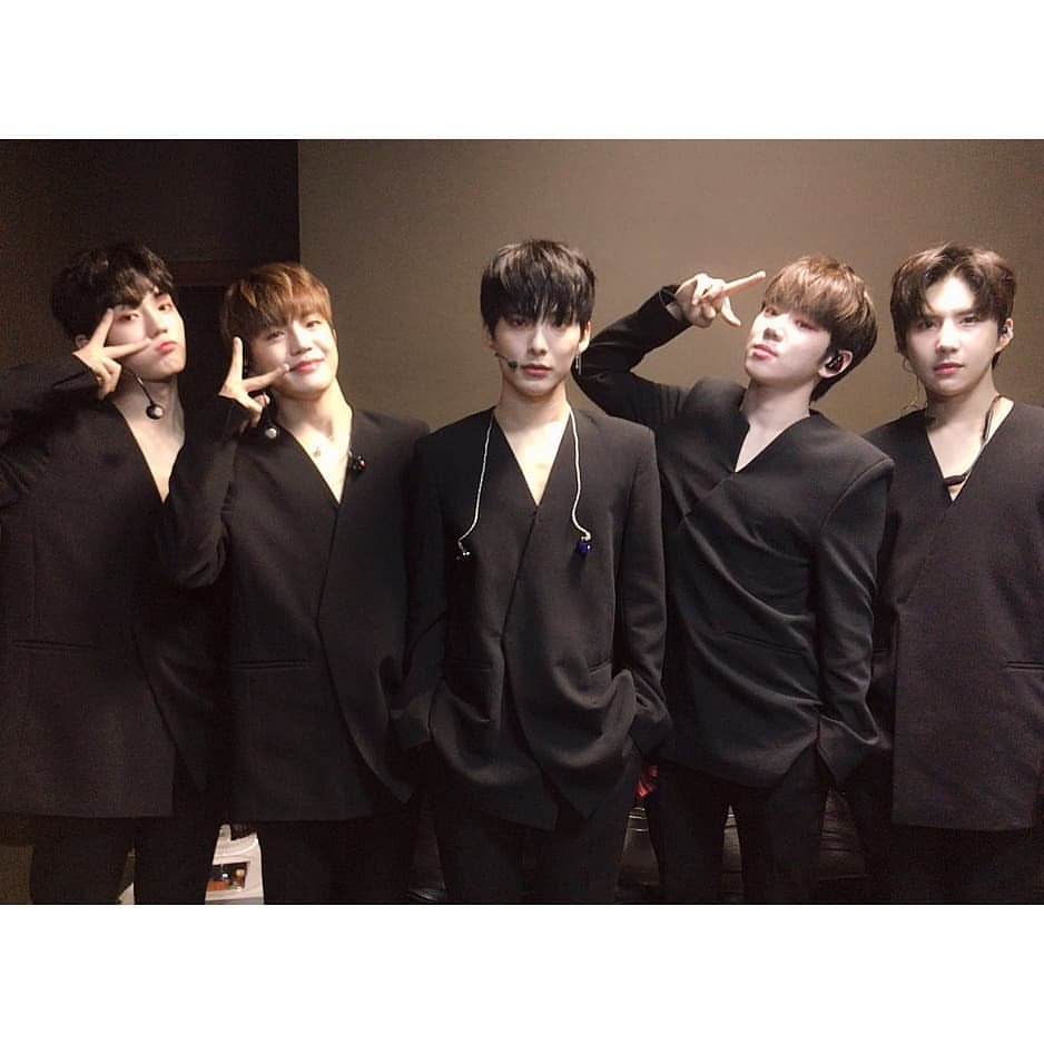ACEtagram_7's tweet photo. 190304

[#ACE_PHOTO]
A.C.E WORLD TOUR IN EUROPE - TO BE AN ACE
2019.03.03 #7 MOSCOW
#ACE #에이스
#ACE_WORLD_TOUR
#TO_BE_AN_ACE

🖇️ https://t.co/aARUH2phfI

#ACE #에이스 @official_ACE7 https://t.co/9H3vrVXPS0