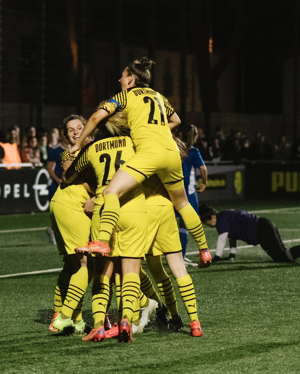 Sprung ins Finale! 🏆 

Durch einen 4:1-Heimsieg gegen das Bezirksligateam des Wambeler SV gelingt den #BVBFrauen der Einzug in das Endspiel um den Kreispokal! 🤩