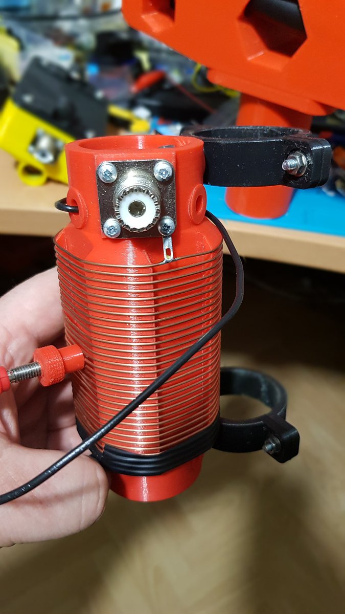 HAM_DM4DS's tweet photo. Have I shown you my "variabel coil" for the vertical antenna?
Of course #3D #printed
With holder in my case for the @bundeswehrInfo #camouflage #net #rods
Isn't it a beauty?
#ham #radio #hamradio
@AntennaP0rn @antennatestlab
#vertical #antenna #coil #variabel https://t.co/g7dye17IKB