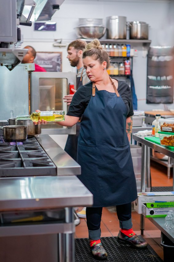 FoodNetwork's tweet photo. Cliff is laying down the law in #ChefBootCamp! https://t.co/jldGj9TtyG