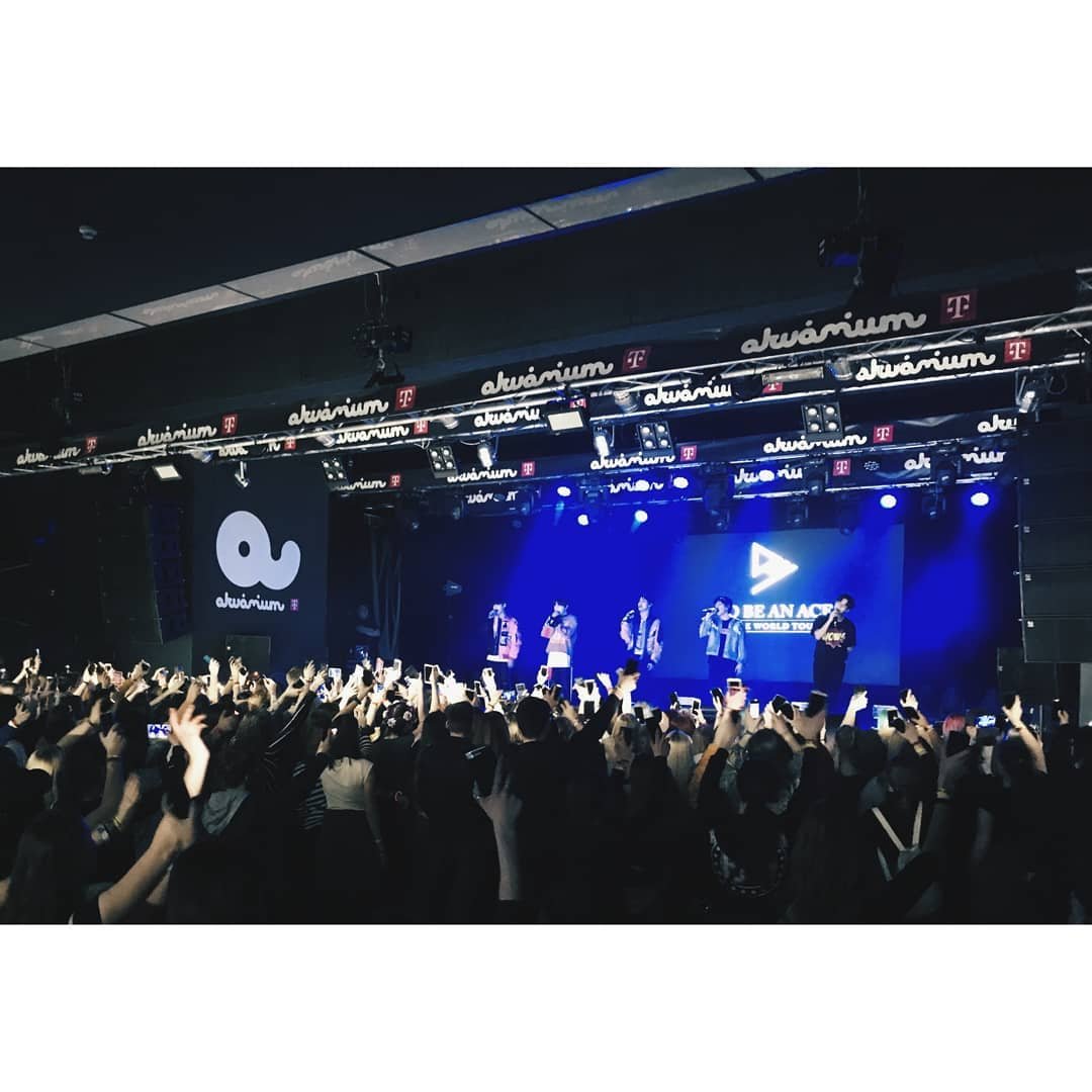 ACEtagram_7's tweet photo. 190306

[#ACE_PHOTO]
A.C.E WORLD TOUR IN EUROPE - TO BE AN ACE
2019.03.05 #8 BUDAPEST CHOICE 💗
#ACE #에이스
#ACE_WORLD_TOUR
#TO_BE_AN_ACE 

🖇️ https://t.co/qvMyGbChyB

#ACE #에이스 @official_ACE7 https://t.co/AfFbQGaCmU