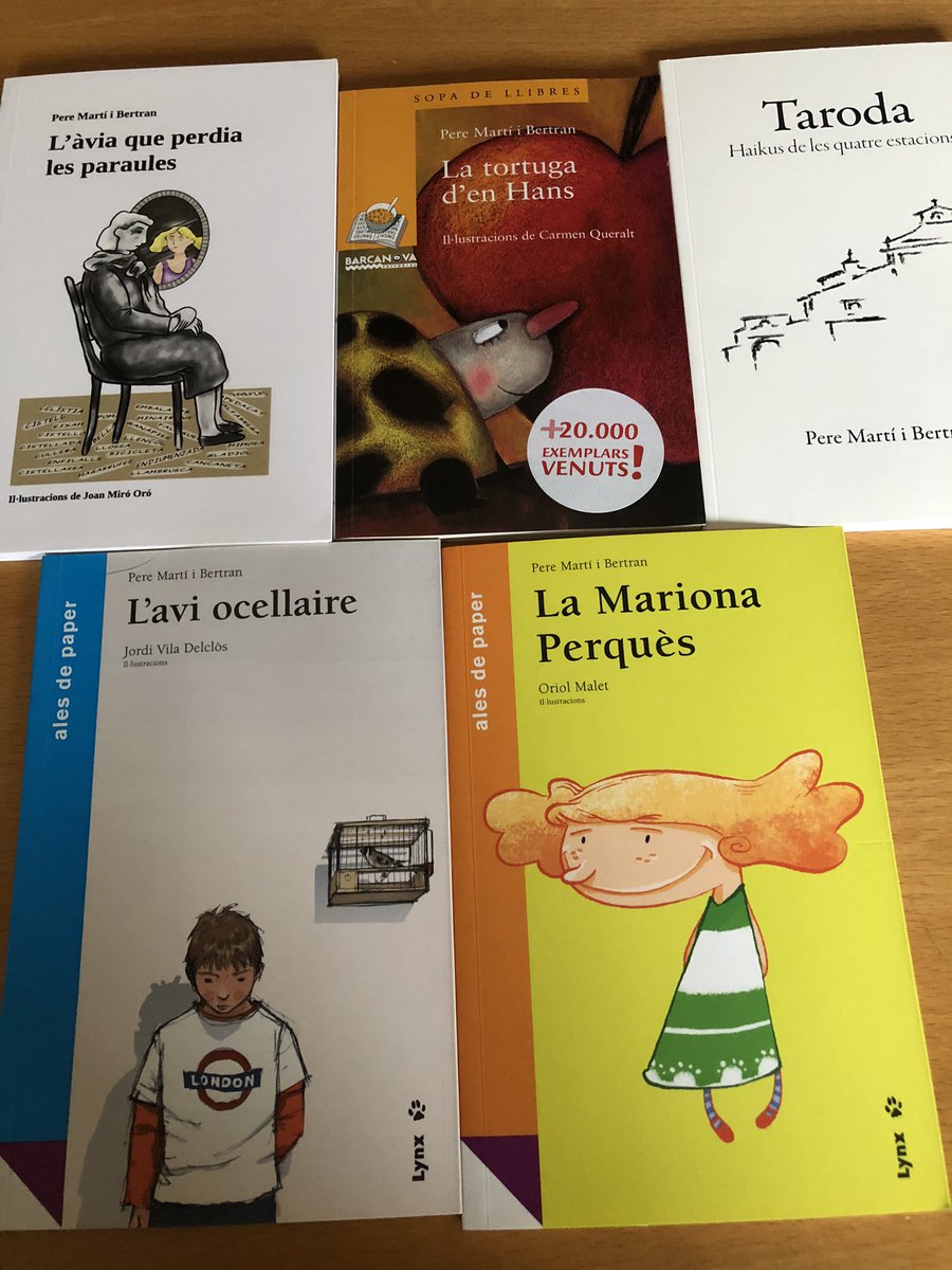 Montsehoau's tweet photo. Dia rodó: dino amb en Pere Martí que ve de l’escola “Les Pinediques” de Taradell, i acabo el dia coneixent a la Mireia Calafell i en Pol Guash, justament a Taradell. @evmalgastats @polguapolgua @mireia_calafell @bibliotaradell #dinarLij #vespredepoesia #dedicatories https://t.co/Zq1b7ZhVzU