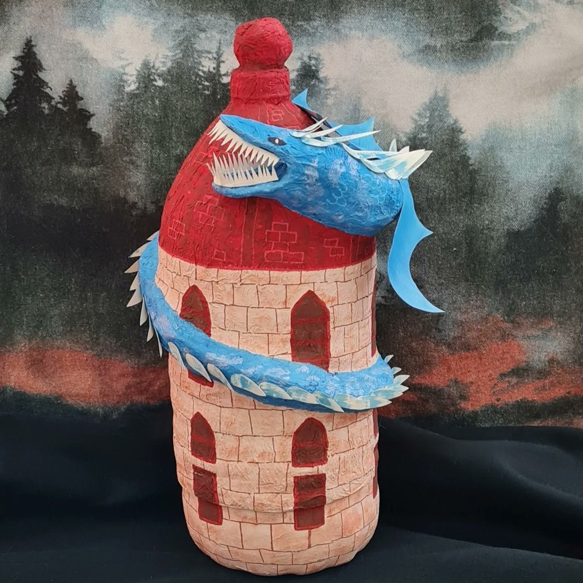 aroobanav's tweet photo. Made a gift box based the cover illustration by Ivan Belikov for Samantha Shannon's book, The Priory of the Orange Tree (shown)!🐉

@say_shannon
@further_u

#booktok #bookstagram #prioryoftheorangetree #samanthashannon #dragon #fantasy #fiction #aroobanav #art #sculpture https://t.co/DRTzrQIFhE