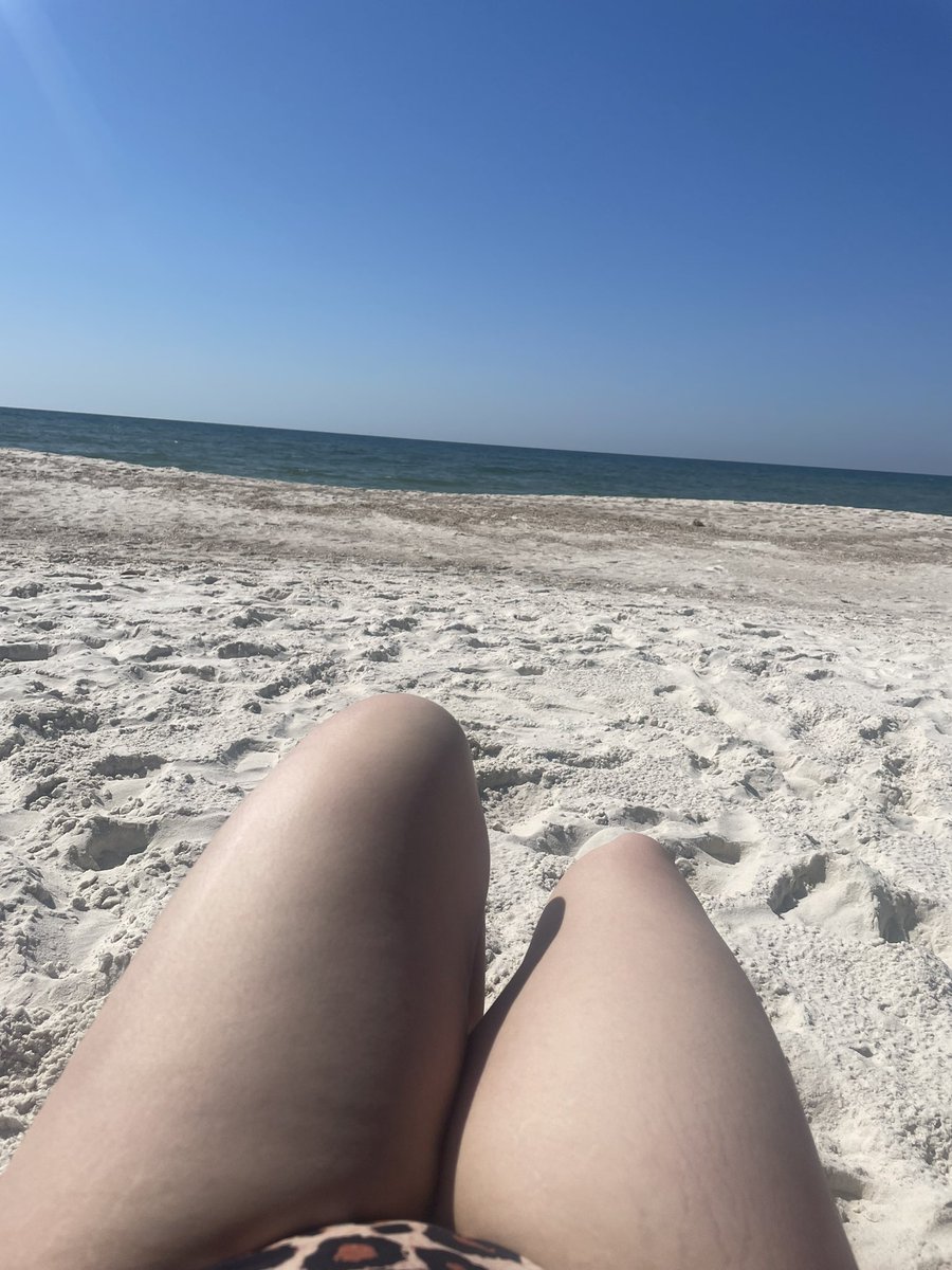 MadisonHelvi143's tweet photo. So much inner peace happening today. Warm sun on my face and absolutely no worries or responsibilities for the day. In this moment I’m absolutely thriving. https://t.co/rYZshwDWvC