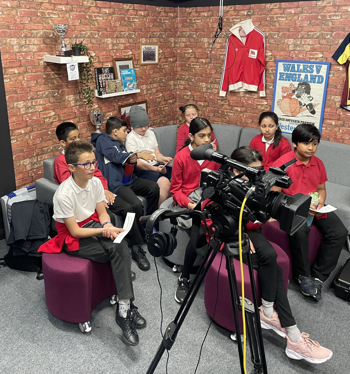 HDWilch's tweet photo. A great morning working with the outstanding Year 6 pupils @stpaulsprm on film and documentary work in sport. Thanks to my talented colleagues for their high quality delivery @Townzoid @dancooper943 @emlynnlewis Lauren Webb &amp; Stacey Ayling @CMetSportTV @CMetSPA https://t.co/EShV65Urwp