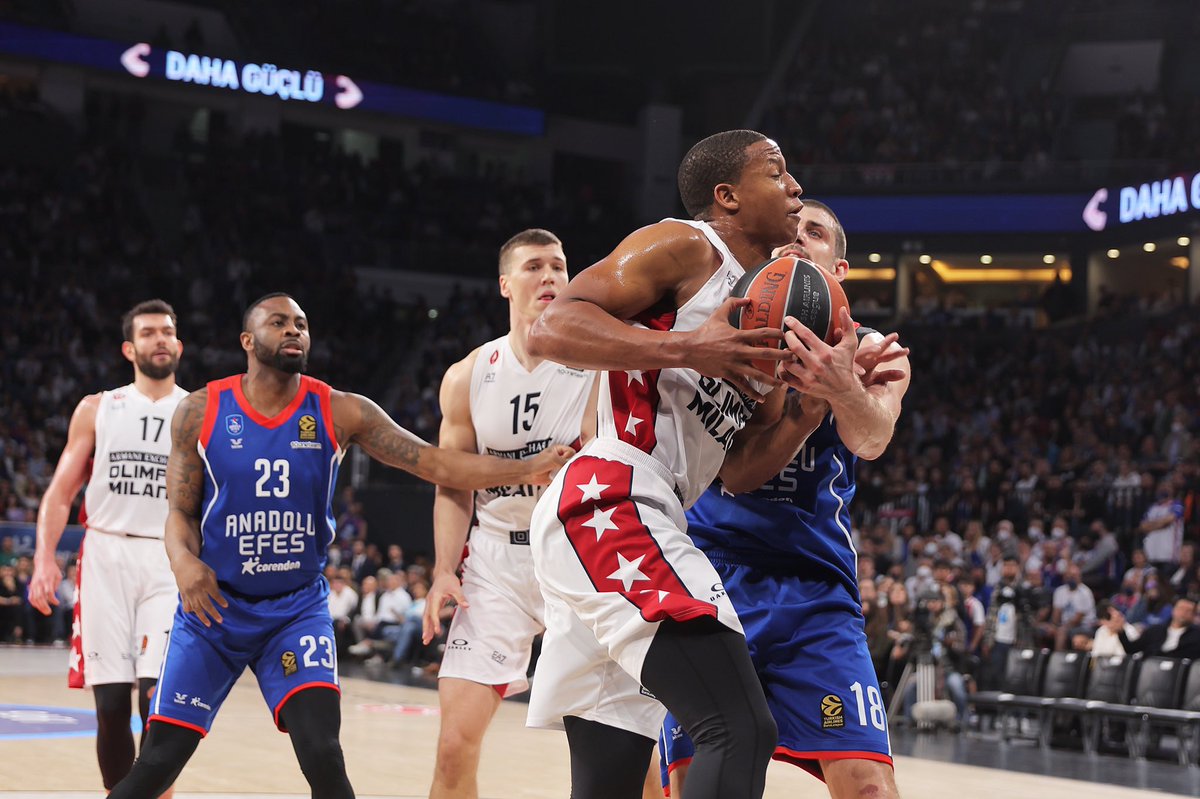 OlimpiaMI1936's tweet photo. Just a little short after another emotional effort: Olimpia lost 75-70 in Istanbul ⚪️🔴➡️ https://t.co/Ml3gQlYbjV
📊 Datome 21, Hines 10, Hall 9, Shields 8, Rodriguez 7, Bentil 6, Ricci 5, Tarczewski 4
#EuroLeague #EFSAXM #ForzaOlimpia https://t.co/YbsI5xtZSQ