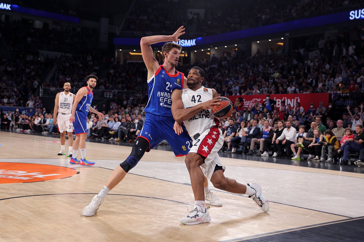 OlimpiaMI1936's tweet photo. Just a little short after another emotional effort: Olimpia lost 75-70 in Istanbul ⚪️🔴➡️ https://t.co/Ml3gQlYbjV
📊 Datome 21, Hines 10, Hall 9, Shields 8, Rodriguez 7, Bentil 6, Ricci 5, Tarczewski 4
#EuroLeague #EFSAXM #ForzaOlimpia https://t.co/YbsI5xtZSQ