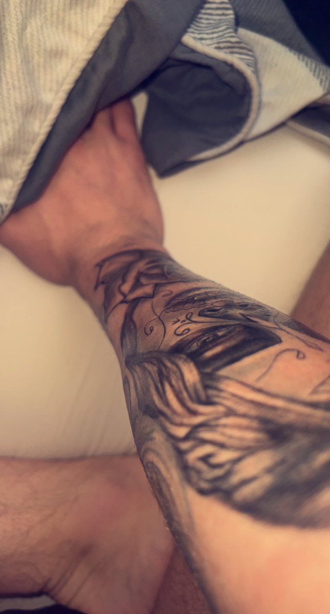 hunglad21's tweet photo. New tattoo healing well https://t.co/moo9erSbnU