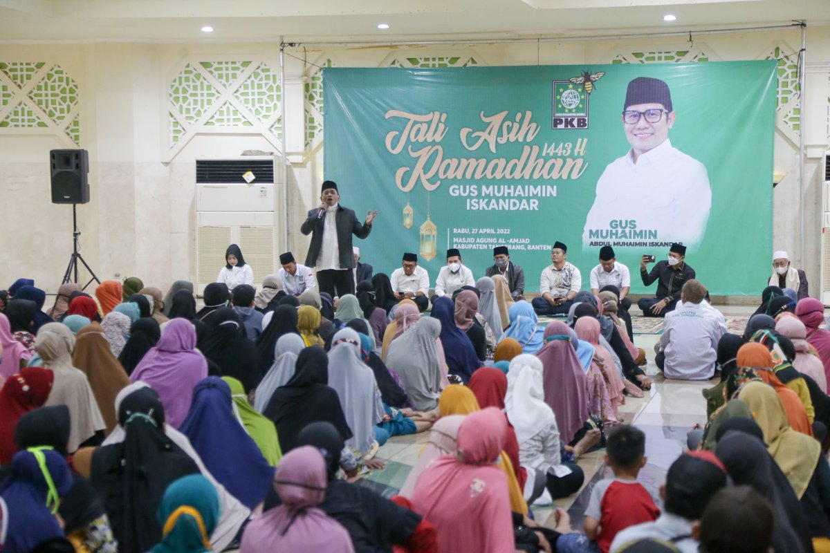 A_FauziFawaz's tweet photo. Ribuan jamaah mendoakan Gus Muhaimin Iskandar menjadi presiden RI 2024#taliasihgusmuhaimin https://t.co/Y46euIpxci