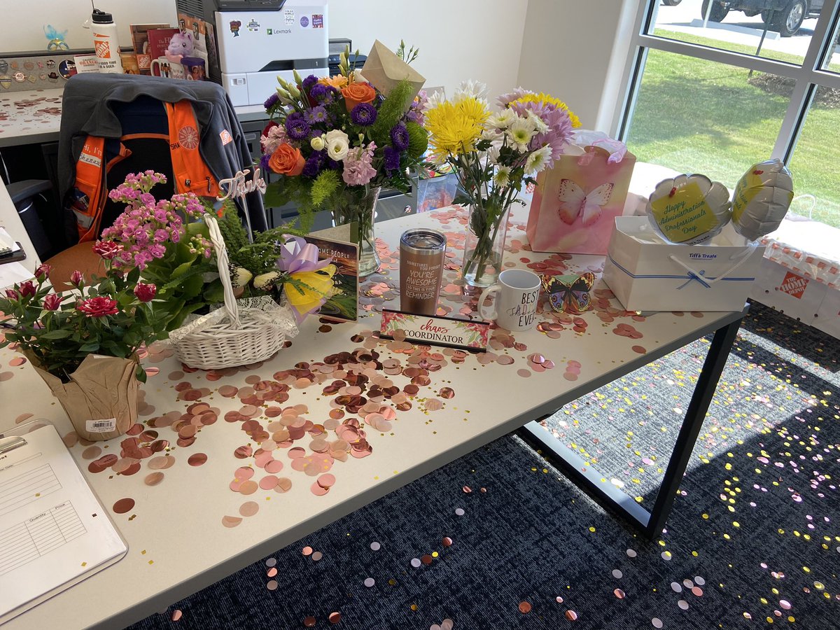 Savena_75's tweet photo. Thankful for our admin Shanazar for everything she does for #5859!! 🎉🎉 #AdminstrativeProfessionalDay https://t.co/zp0HALkrC7