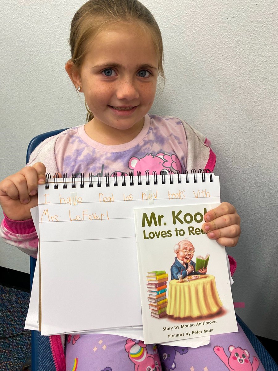 sarasotaschools's tweet photo. Reading Recovery students are reading, writing &amp; having fun. When these these kiddos complete a story, they can write a summary, compare &amp; contrast characters or rewrite the ending. These Glenallen students are proud after finishing their lesson, and we are proud too! @rrcna_org https://t.co/MuGQdV4XqU