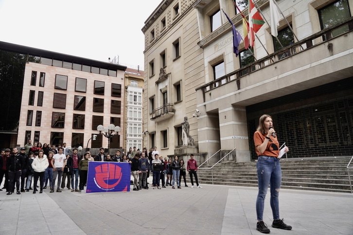 ane_brk's tweet photo. Gazteok ez gara muntai hauek sufritzen ditugun bakarrak, mugimendu sozialen kontrako estrategia errepikakorra da.
Ez diogu antolatzeari eta borrokatzeari utziko, indar eta gogo gehiagorekin aterako gara kalera! Ekainak 4, Bilbora! https://t.co/W3dgQrOQsf