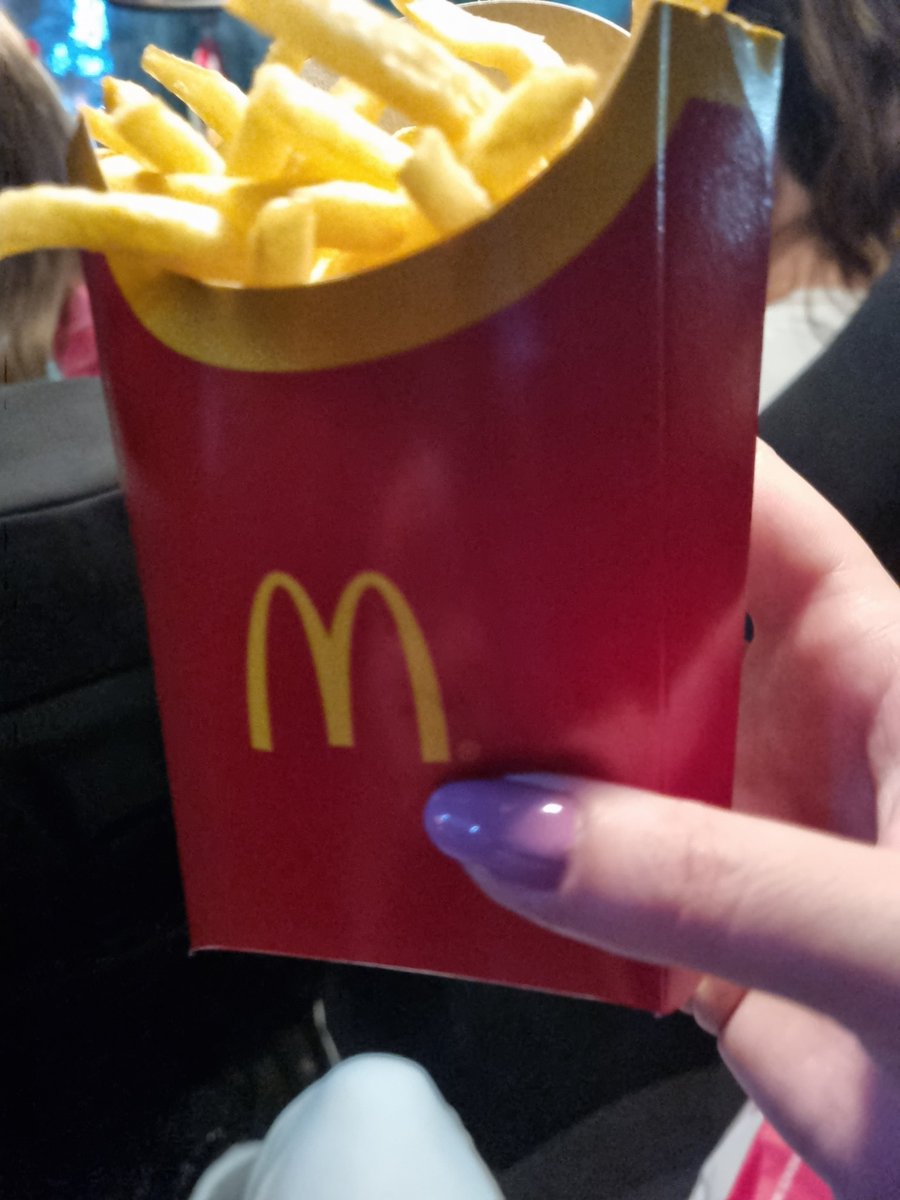 SweetMaddy888's tweet photo. Nothing can beat the taste of this fries๐ #bestfriesever https://t.co/vhTtOoz3AU