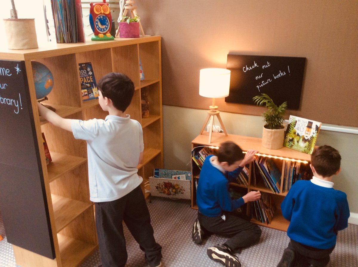 Y3Hunmanby's tweet photo. The children were so excited when I told them we were going to spend some time in the new library and all gave it a big thumbs up. It was a joy to watch them carefully select and get lost in a new books. https://t.co/GdAh0NJ08n