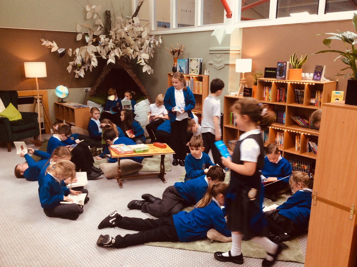 Y3Hunmanby's tweet photo. The children were so excited when I told them we were going to spend some time in the new library and all gave it a big thumbs up. It was a joy to watch them carefully select and get lost in a new books. https://t.co/GdAh0NJ08n