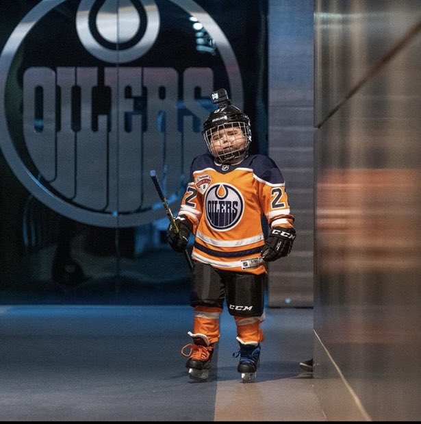 nielsonTSN1260's tweet image. As far as iconic Oilers photos go this one is right near the top! 

Ben The Brave, Requester of Labamba, an inspiration for all.