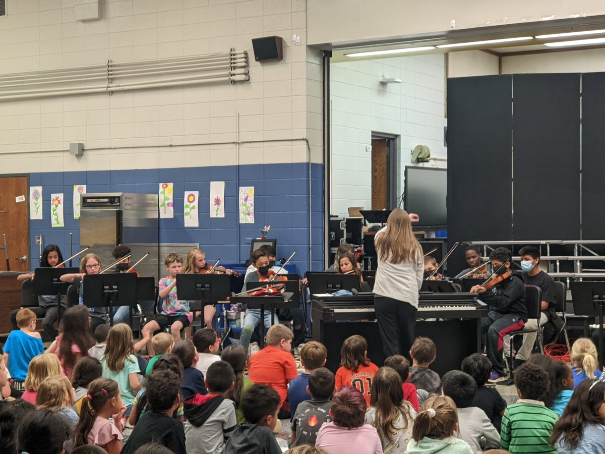 MrMelick_USD368's tweet photo. Great job @RocketsRR Supersonics, Band and strings members. Putting on a performance for the school ahead of tonight's Showcase. 5th graders and 4th graders worked hard to prepare. #finearts #performance #music https://t.co/0VGOf48iQQ
