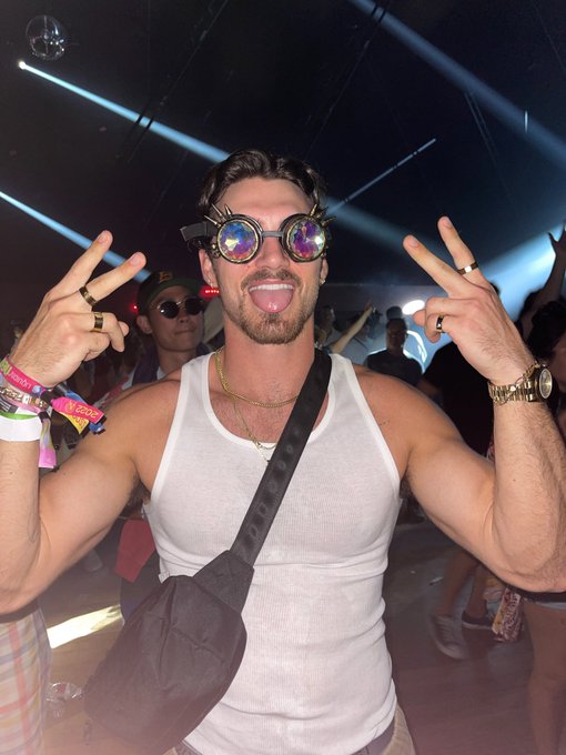 I been locked out my twitter for a minute now but we back baby 🎉✌🏼😛 love y&rsquo;all hope u missed me https://t