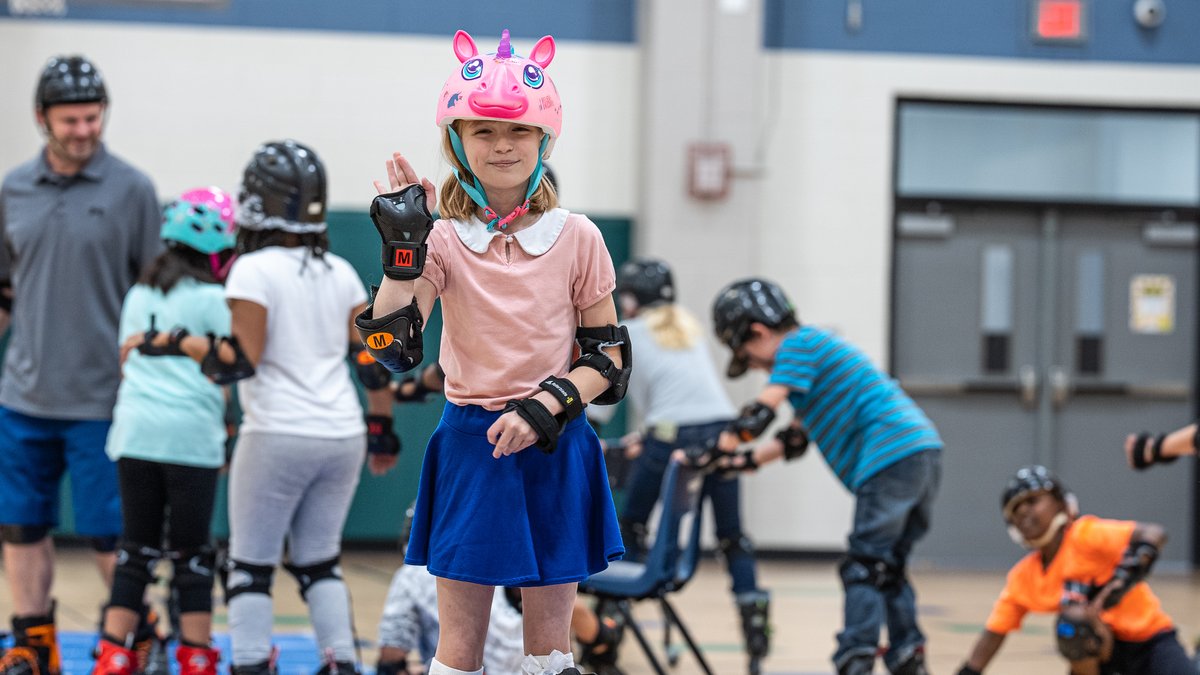 ParkwayES's tweet photo. Parkway students have been enjoying learning how to skate and building confidence in Coach Robinson's PE class! 

📄: https://t.co/HJdkX2nedW
📸 : https://t.co/Eg2oVFNaGc https://t.co/4ayoCieadC
