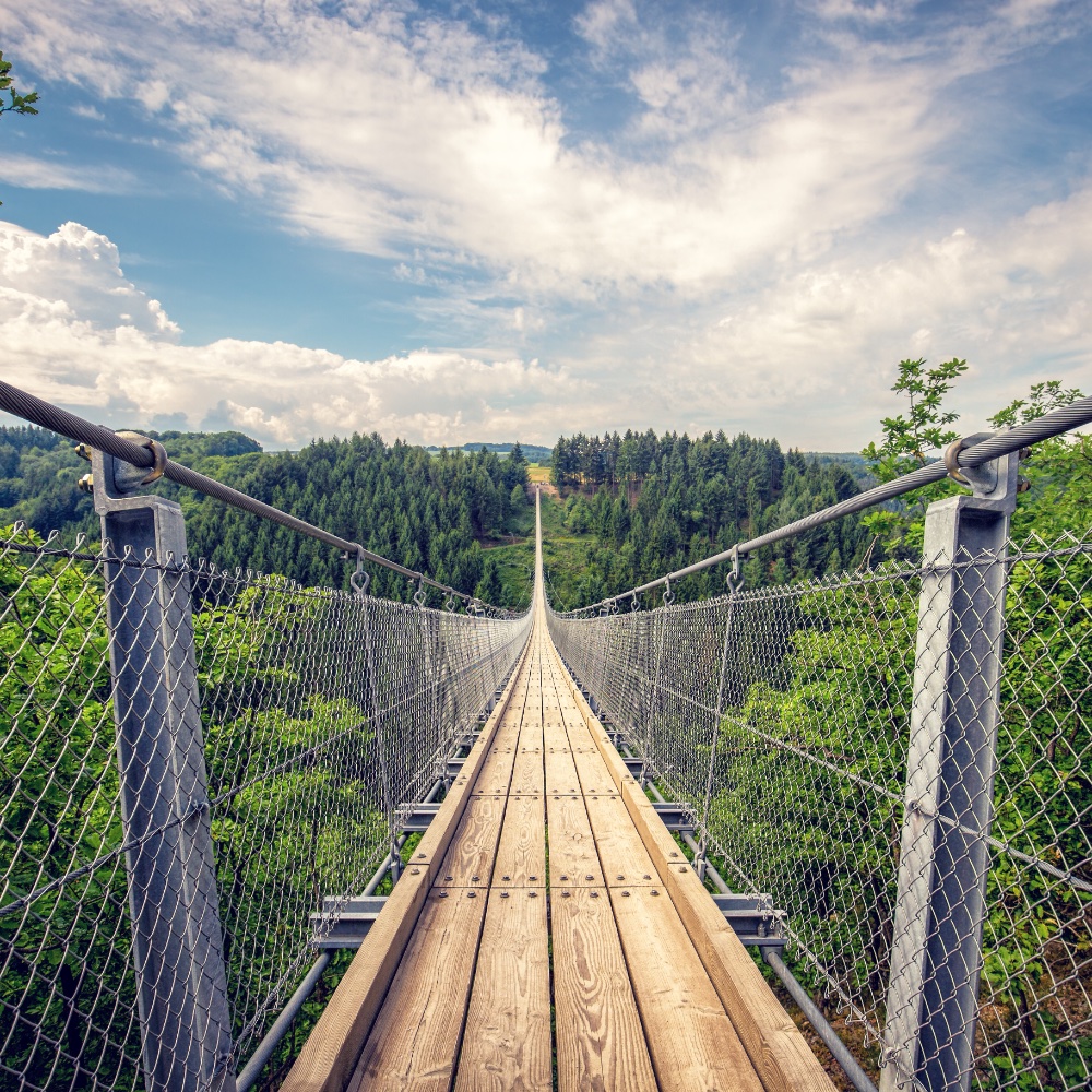 De Hunsrücker hangbrug tussen Sosberg en Mörsdorf is helemaal niet eng. Nou ja, een beetje.