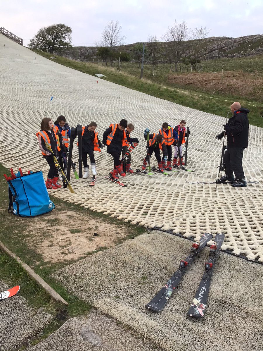 crontony5's tweet photo. Wonderful night spent making lots of memories and had lots of fun. It has been non-stop all day and we have very tired children all tucked up in bed 🙂👍🏼 #Llandudno2022 https://t.co/kzkzHDLRbt