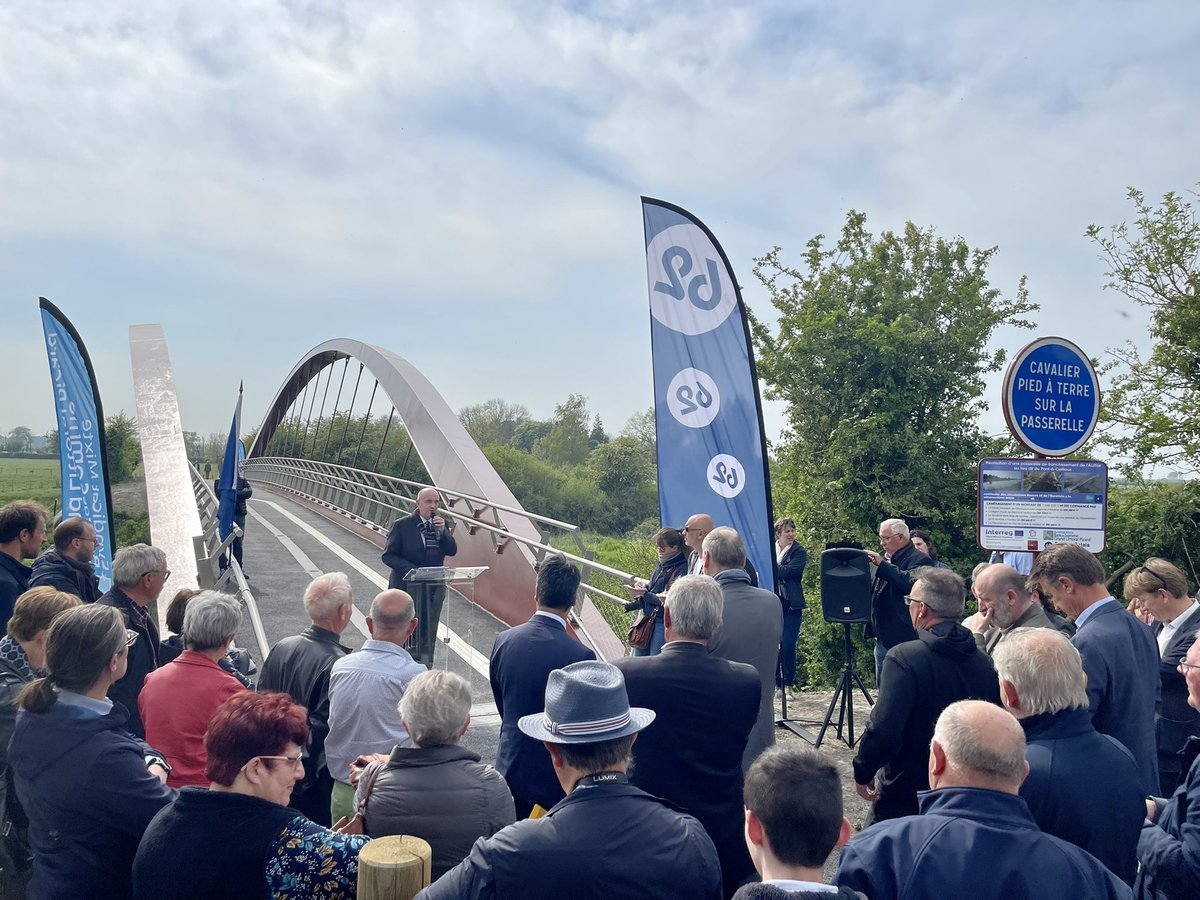 SHaussoulier's tweet photo. Inauguration de la passerelle au lieu-dit du "Pont-à-Cailloux" : trait d’union entre la @Somme_fr et le @pasdecalais62, elle franchit l’Authie et assure une belle continuité sur @LaVelomaritime. Une liaison douce et sécurisée pour piétons, cyclistes mais aussi cavaliers ! https://t.co/4tThG6Mx48