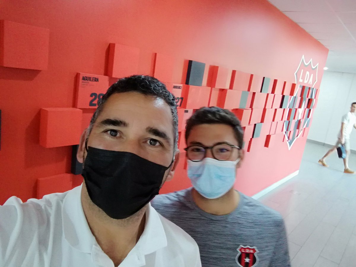 Roynaranjourena's tweet photo. siempre es mi pensar que una persona que le gusta capacitarse ... estará más cerca del camino correcto.
muchas  gracias @ldacr
@enricllm un gusto conocerlo . https://t.co/XRMUhJZCfB