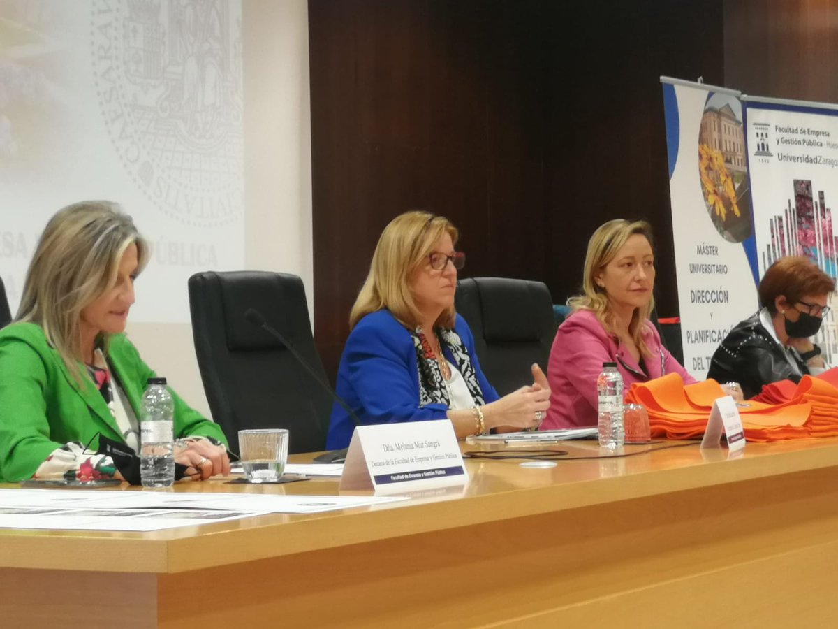 🎓 <a href="/martagaston/">Marta Gastón</a> ha respaldado a los recién graduados de la <a href="/FEGPHuesca/">Facultad de Empresa y Gestión Pública UNIZAR</a>, a quienes ha animado a seguir formándose.

🗣️ "El colectivo joven y el talento que hay en #Aragón son uno de los grandes activos y atractivos con los que contamos", ha destacado.

ℹ️ aragonhoy.es/economia-plani…