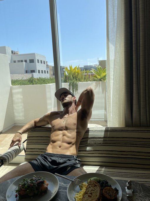 even though I been gone I still been eating 🍽 👅 https://t.co/lwDM9iWFUZ<a href="/tag/nyc"class="tags"><span>#nyc</span></a>