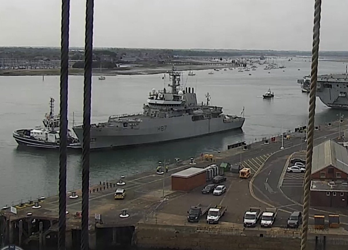 WarshipCam's tweet photo. HMS Echo (H87) Echo-class hydrographic survey ship coming into Portsmouth, England - April 28, 2022 #hmsecho #h87 https://t.co/uFoXEiMrPw