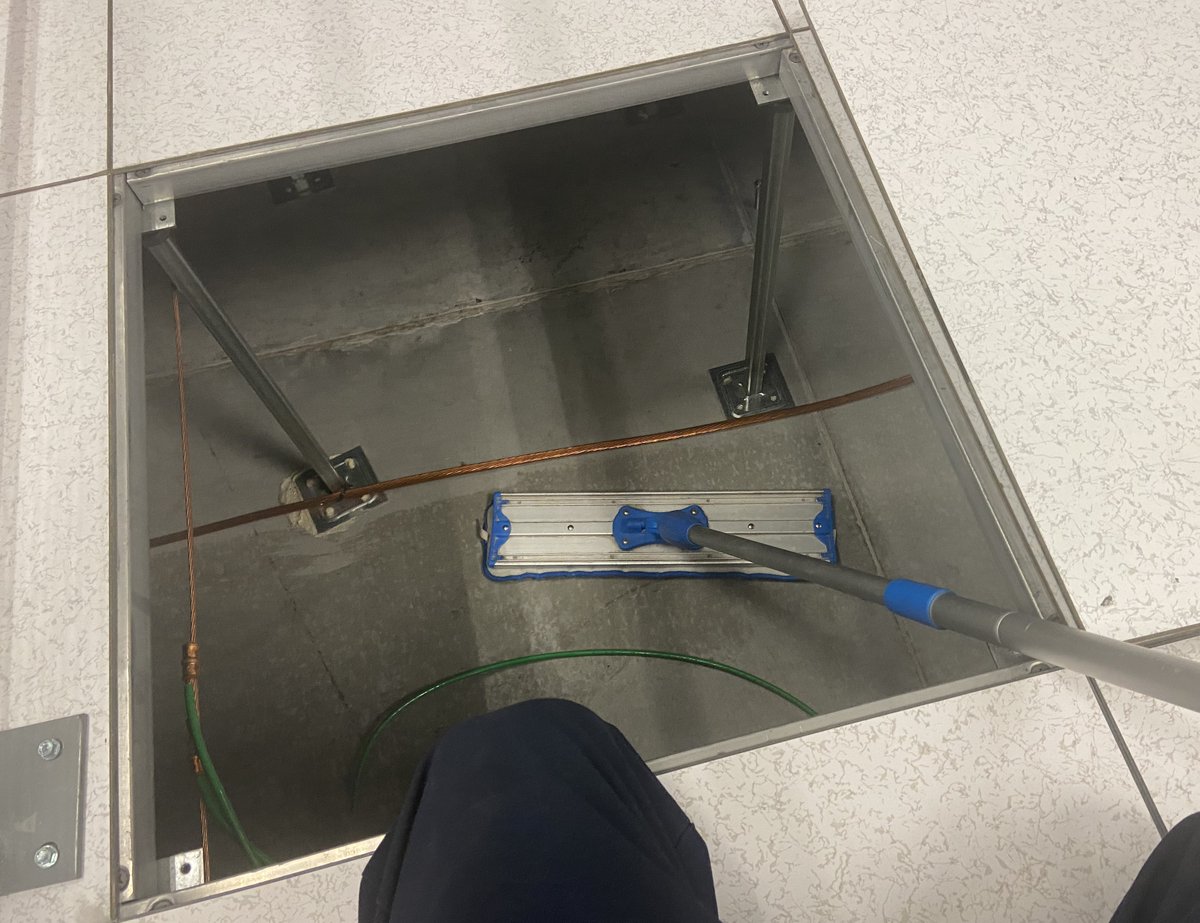acsazinc's tweet photo. Data Center Cleaning - Whether it's new construction or an existing data center, we have the tools and skills to clean and maintain your facility, no matter how large or small it may be. #acsazinc #acs #asap #wwc #clean #cleaning #arizona #datacenter #scrubbing #detail #work https://t.co/cDHrtyONrt