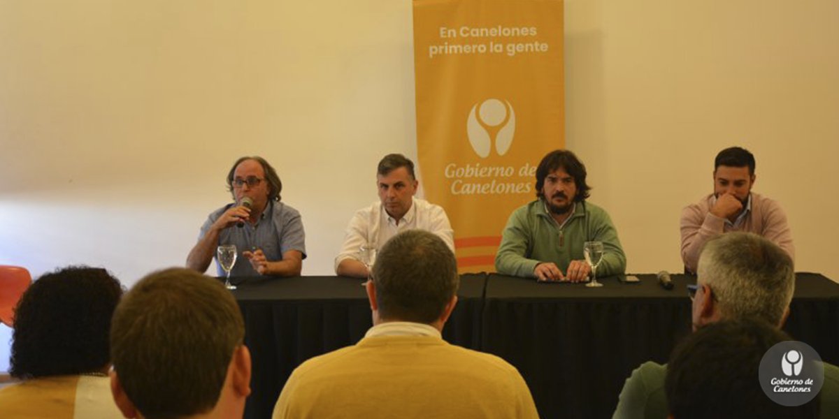 IdCanelones's tweet photo. 🙋Se realizó el lanzamiento de los Fondos Participativos Municipales para la descentralización y participación ciudadana en los 30 municipios canarios

"Este tipo de iniciativas profundizan la democracia, que es a lo que aspiramos" @RubenMo54807788 

Nota➡️https://t.co/N8XK4UlcYa https://t.co/inqonJj72m
