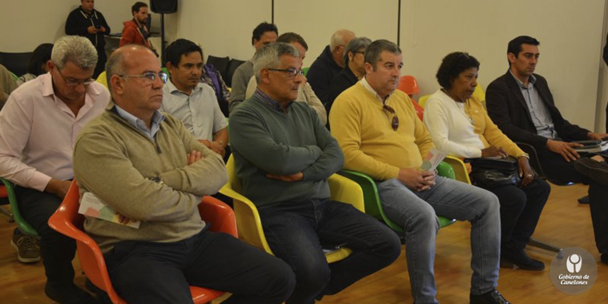 IdCanelones's tweet photo. 🙋Se realizó el lanzamiento de los Fondos Participativos Municipales para la descentralización y participación ciudadana en los 30 municipios canarios

"Este tipo de iniciativas profundizan la democracia, que es a lo que aspiramos" @RubenMo54807788 

Nota➡️https://t.co/N8XK4UlcYa https://t.co/inqonJj72m
