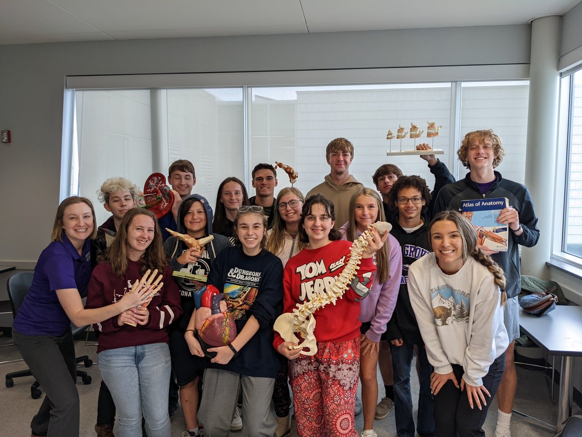 MsBrannockFG's tweet photo. Thank you to @CoxHealth, @coxcollege, @MissouriState Biomedical Sciences, and @JordanValleyCHC for a wonderful day of career exploration! Lots of amazing things seen in the cadaver labs, tons of career info, and some really great FG Anatomy students! https://t.co/D9vt51ojR2