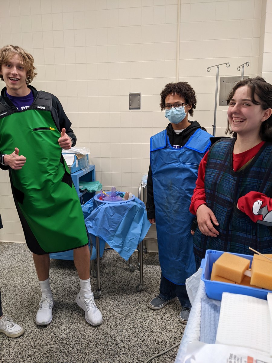 MsBrannockFG's tweet photo. Thank you to @CoxHealth, @coxcollege, @MissouriState Biomedical Sciences, and @JordanValleyCHC for a wonderful day of career exploration! Lots of amazing things seen in the cadaver labs, tons of career info, and some really great FG Anatomy students! https://t.co/D9vt51ojR2