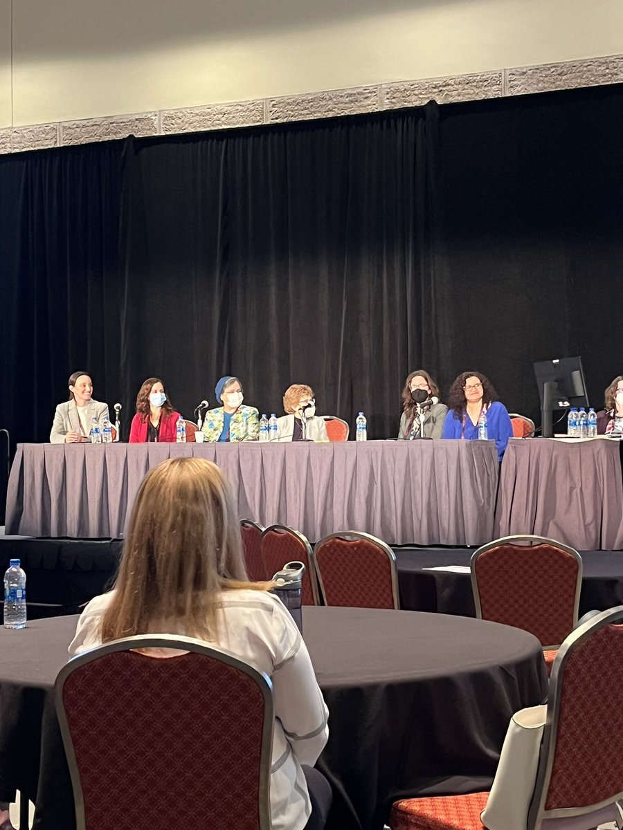 Fantastic and lively talks at the vaccination in transplant candidates symposium ending with an all female panel. #womenintransplant #ISHLT2022