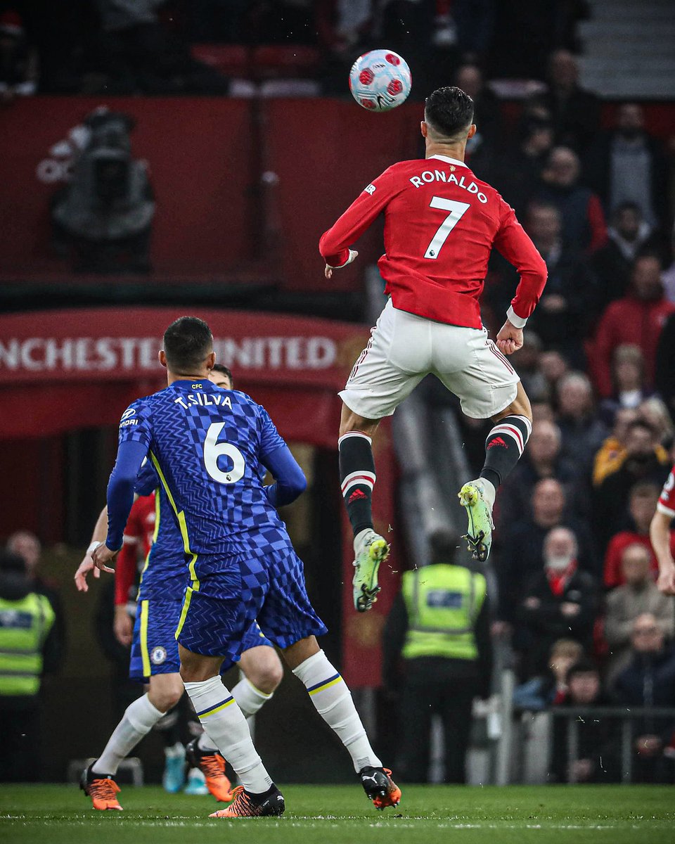 adeyemijaywiz's tweet photo. Cristiano Ronaldo and Thiago Silva have stood the test of time ๐ช #Manuche https://t.co/GrTb5jk3aB