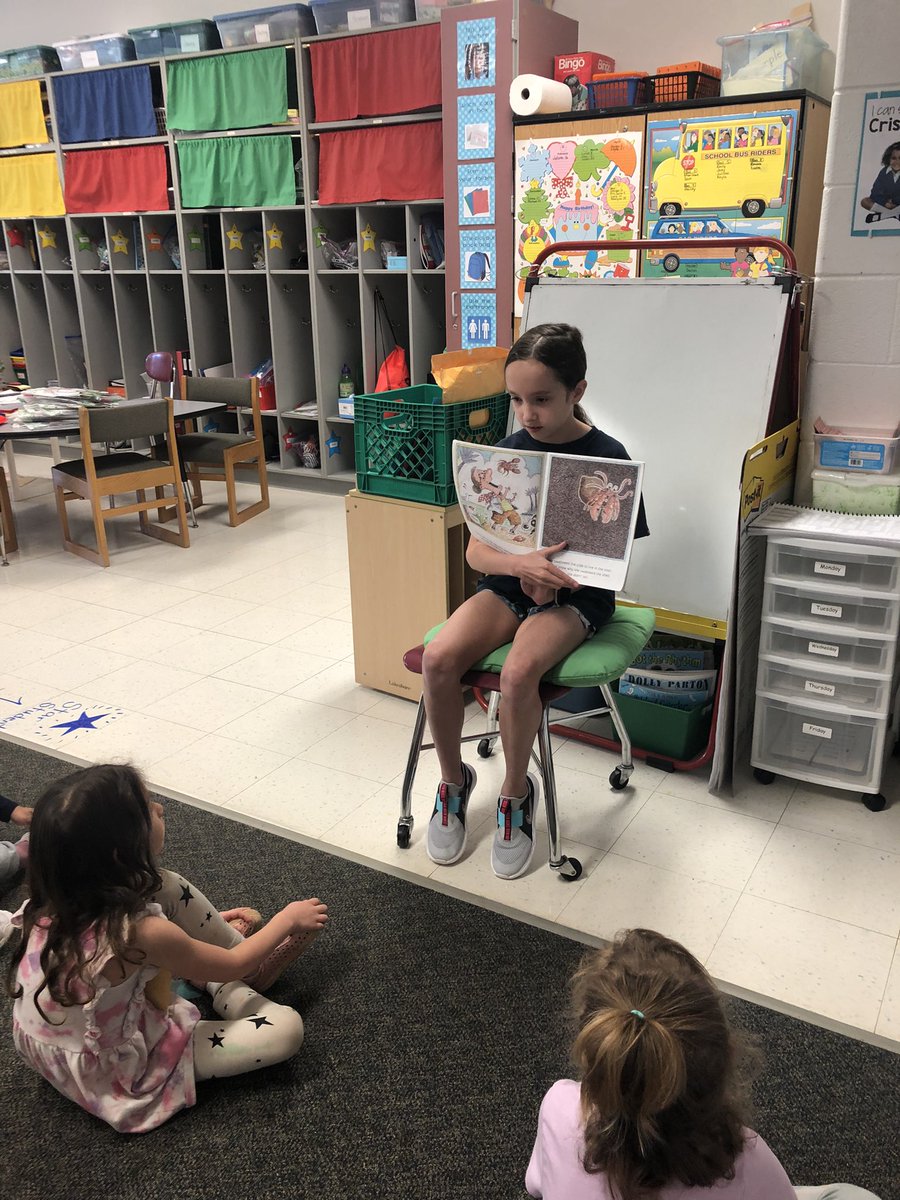 SpinasStars's tweet photo. Day two with an awesome teacher’s helper!  We loved having big sister today! @MiddleCreekES https://t.co/A5N039KUhH