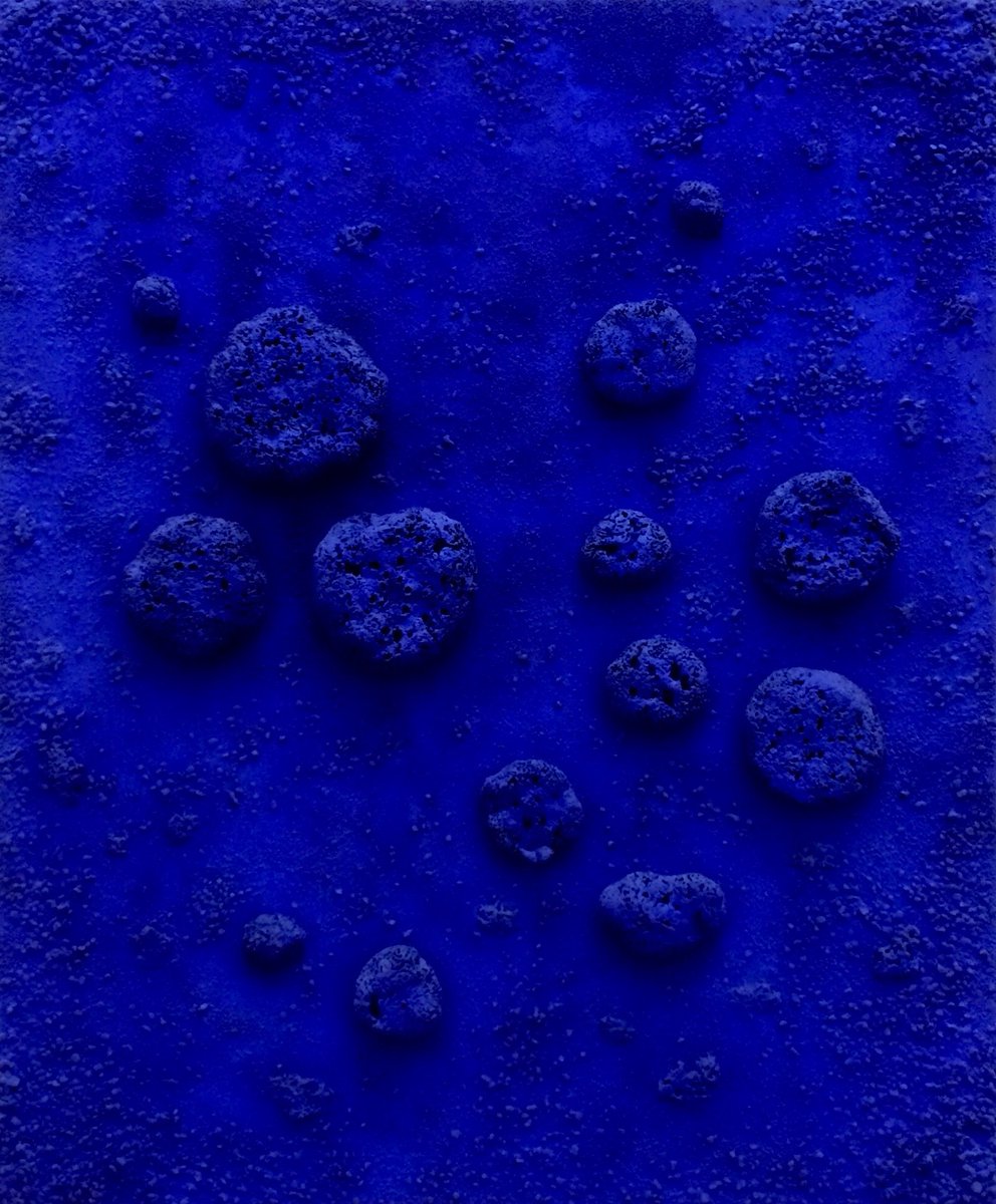 LAURASolete123's tweet photo. El 28/04/1928 nacía el artista francés Yves Klein: el hombre que pintó el mundo de azul. #AzulKlein

"El azul es el más inmaterial de los colores. No tiene dimensiones, evoca el cielo y el mar, que son lo más abstracto en la naturaleza tangible y visible". https://t.co/rxuwmGfxUk